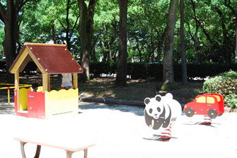 名城公園内”子供の広場”「3つの遊具」（トリノ市　2010年寄贈）